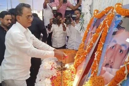 नालंदा: अस्थावां में आयोजित शहादत दिवस में पहुंचे राजद नेता अशोक महतो, अस्थावां में टीपी सिंह को दी श्रद्धांजलि, विरोधियों पर साधा निशाना 23