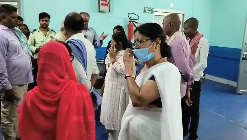 बेगूसराय सदर अस्पताल: ICU में भर्ती मरीज ने ही नर्स का मोबाइल उड़ाया, CCTV में कैद हुई करतूत 3