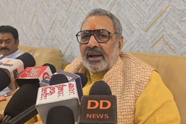 लालू परिवार पर गिरिराज सिंह का हमला, कहा- "दबाव की राजनीति सीखनी हो तो इनसे सीखें" 1
