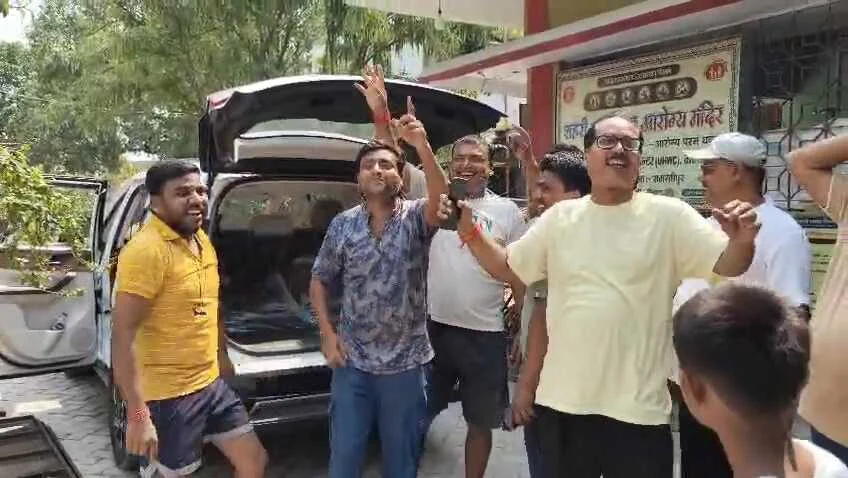 समस्तीपुर के लाल वैभव सूर्यवंशी ने रचा इतिहास, सबसे कम उम्र में भारतीय टीम में चयन, ताजपुर में जश्न का माहौल 2