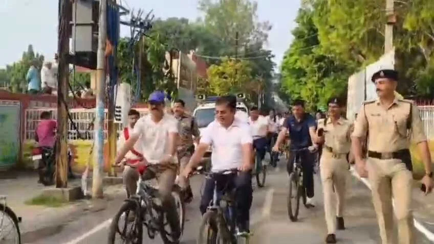 बेगूसराय: विश्व साइकिल दिवस पर प्रशासन ने दिखाई एकजुटता, अधिकारियों ने साइकिल चलाकर दिया स्वस्थ पर्यावरण का संदेश 5