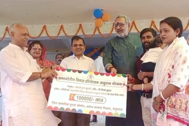 बेगूसराय: केंद्रीय मंत्री गिरिराज सिंह ने समाज कल्याण शिविर का किया उद्घाटन, दिव्यांगों के बीच बांटे सहायक उपकरण 1