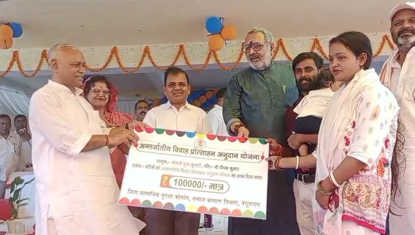 बेगूसराय: केंद्रीय मंत्री गिरिराज सिंह ने समाज कल्याण शिविर का किया उद्घाटन, दिव्यांगों के बीच बांटे सहायक उपकरण 4