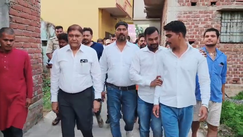 नालंदा: नूरसराय प्रखंड के दहपर गांव में गरजे भाजपा विधायक डॉ. सुनील कुमार, बोले- बिहार में टीएमसी जैसी होगी राजद की हालत 3