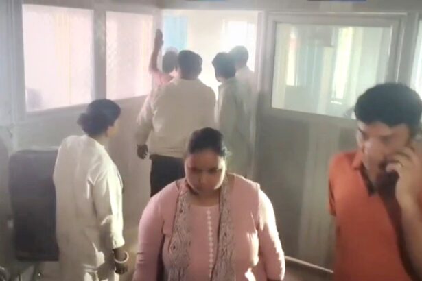 बेगूसराय सदर अस्पताल के चिल्ड्रेन वार्ड में शॉर्ट सर्किट से लगी आग, तत्परता से टला बड़ा हादसा 1