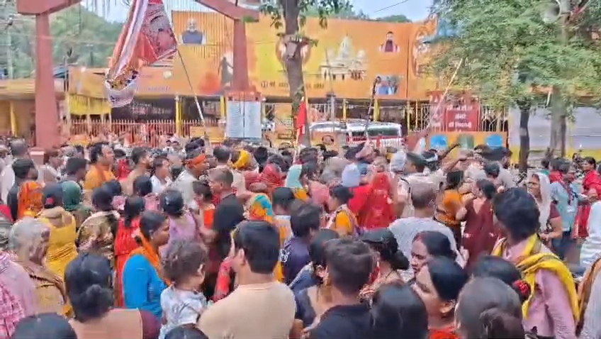राजगीर मलमास मेले के अंतिम शाही स्नान में उमड़ा आस्था का सैलाब, 15 लाख से अधिक श्रद्धालुओं के पहुंचने का अनुमान,लगी तीन किलोमीटर लंबी लाइन 2