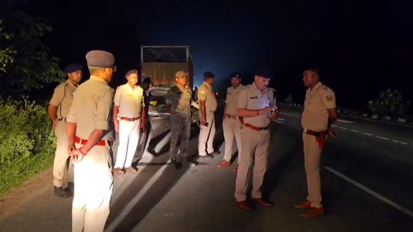 बेगूसराय में भीषण सड़क हादसा: ट्रक में टकराई कार, 3 थाना प्रभारियों समेत 4 की मौत 3