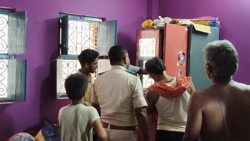 बेगूसराय में चोरों का तांडव: एक ही रात में दो घरों से 20 लाख की चोरी, आक्रोशित ग्रामीणों का थाने पर किया हंगामा 4