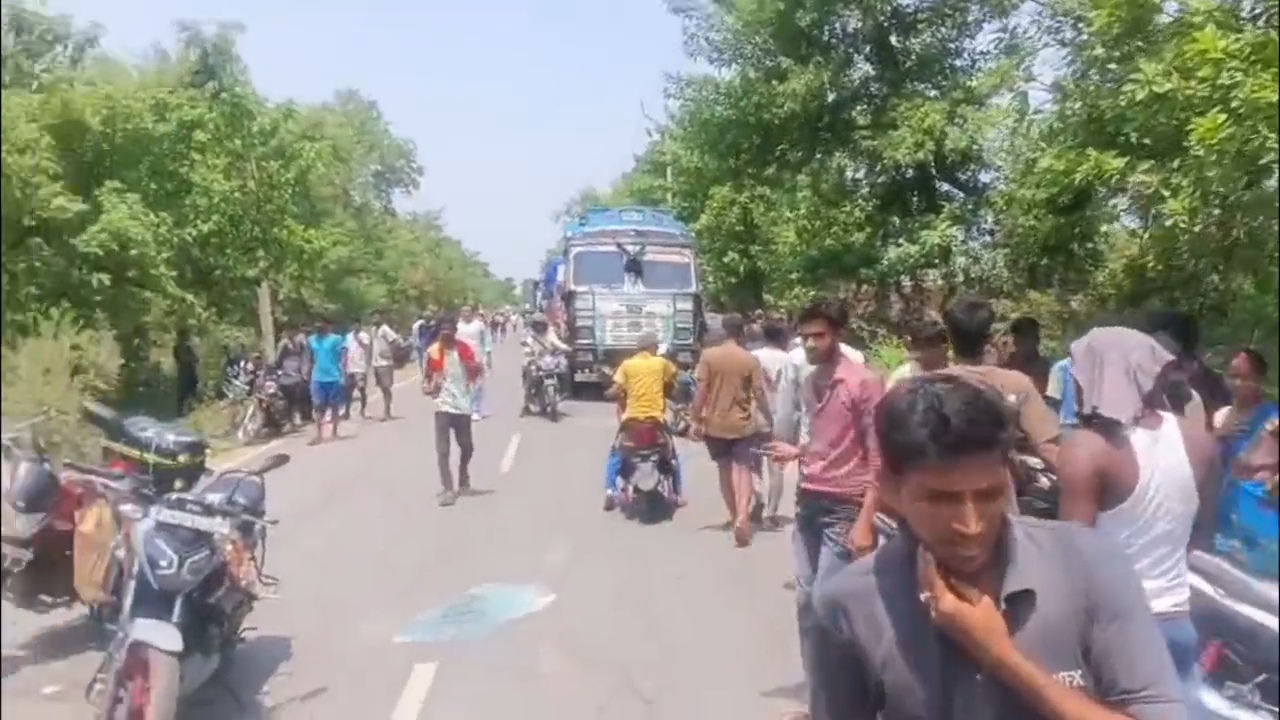 नालंदा: केके पॉलिटेक्निक कॉलेज के पास भीषण सड़क हादसा, ट्रक-टेंपो की टक्कर में महिला-बच्चे समेत 3 की मौत; कई घायल 2