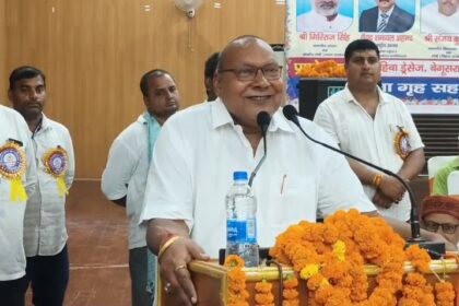 बेगूसराय: निजी स्कूलों पर सेमिनार में सियासी तकरार, सरकारी स्कूलों की बदहाली पर बोले विधायक तो मंच छोड़कर निकले गिरिराज सिंह 8