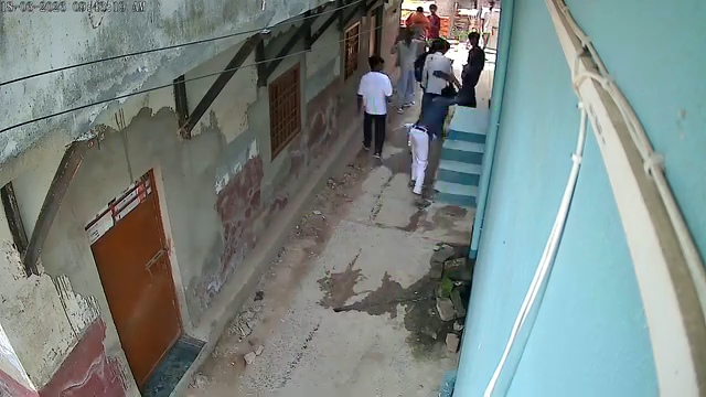 नालंदा: नशा करने से मना करने पर बदमाशों ने घर पर चढ़कर किया रोड़ेबाजी, रोड़ेबाजी में एक जख्मी, सीसीटीवी कैमरा भी तोड़ा 2