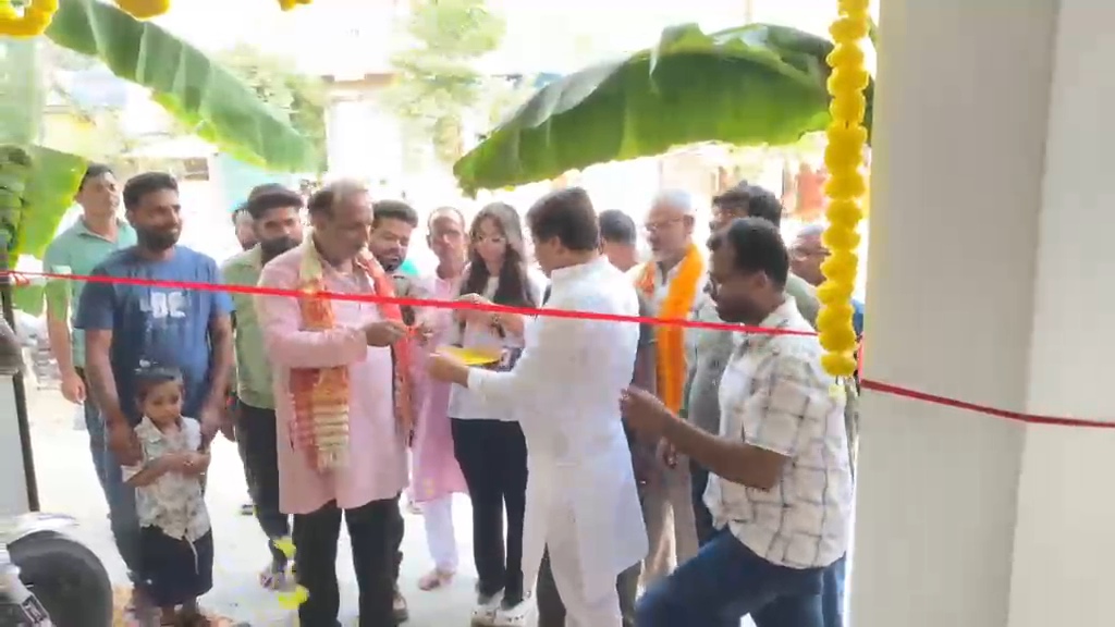 समस्तीपुर: हरपुर ऐलोथ में अत्याधुनिक ई-रिक्शा शोरूम का भव्य उद्घाटन, पर्यावरण अनुकूल परिवहन को मिलेगा बढ़ावा 2