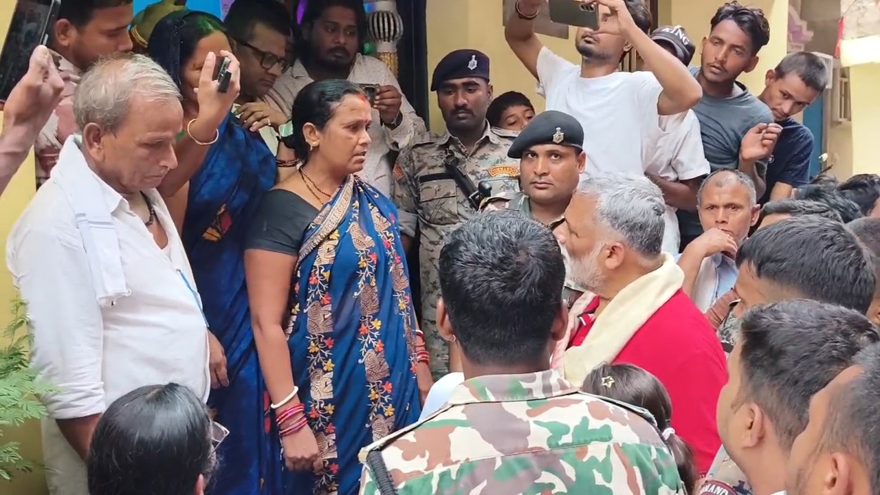 नालंदा: नगरनौसा में डिग्री कॉलेज की मांग पर पुलिस-ग्रामीण झड़प के बाद पप्पू यादव का बड़ा हमला, बोले- "सत्ता और विपक्ष दोनों मौन" 2