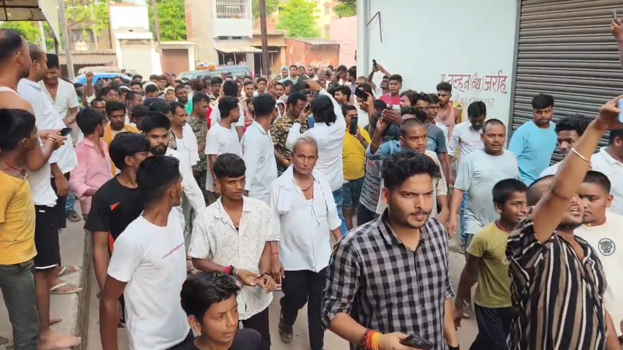 नालंदा: नगरनौसा में डिग्री कॉलेज की मांग पर पुलिस-ग्रामीण झड़प के बाद पप्पू यादव का बड़ा हमला, बोले- "सत्ता और विपक्ष दोनों मौन" 4