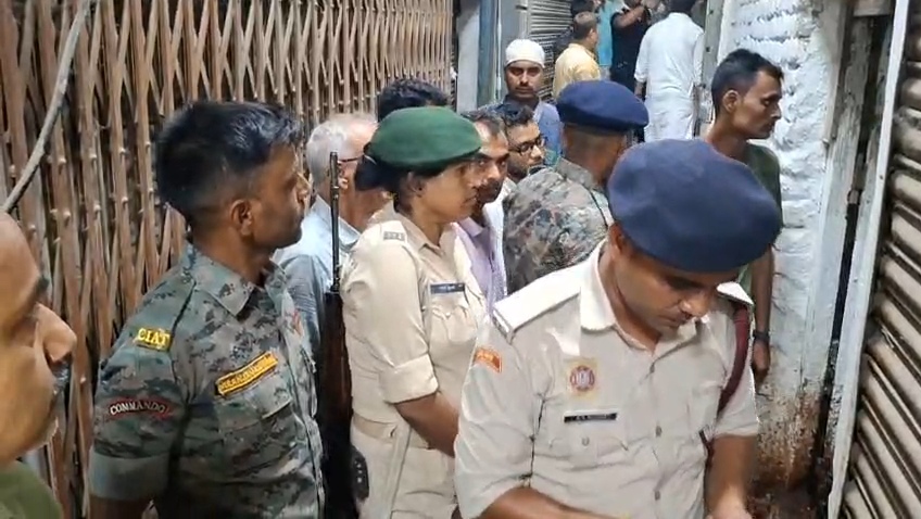 समस्तीपुर शहर के शक्ति धाम प्लाजा में शॉर्ट सर्किट से लगी भीषण आग, दमकल ने समय रहते पाया काबू 1