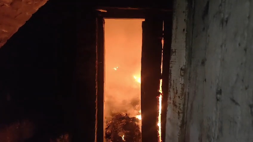 समस्तीपुर शहर के शक्ति धाम प्लाजा में शॉर्ट सर्किट से लगी भीषण आग, दमकल ने समय रहते पाया काबू 2