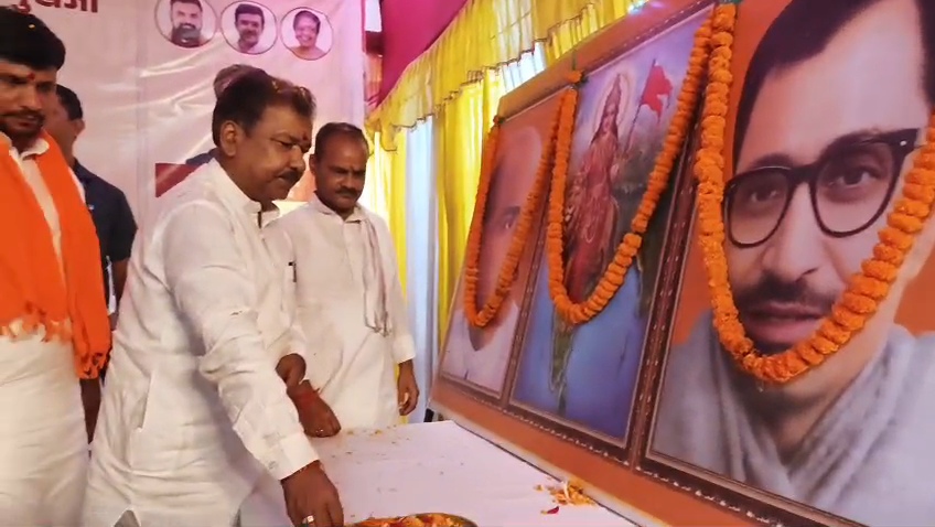 नालंदा: राजगीर में गरजे मंत्री दिलीप जायसवाल, विपक्ष पर साधा तीखा निशाना, बदलाव की बात करने वालों ने बिहार में एक स्कूल भी नहीं बनाया, राजनीति पर नहीं, स्कूल और अस्पताल बनाने पर खर्च करें पैसा' 4