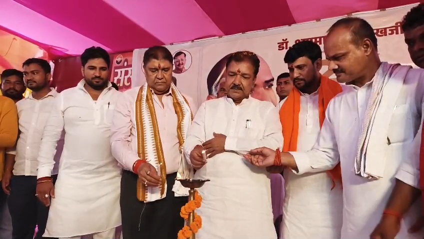 नालंदा: राजगीर में गरजे मंत्री दिलीप जायसवाल, विपक्ष पर साधा तीखा निशाना, बदलाव की बात करने वालों ने बिहार में एक स्कूल भी नहीं बनाया, राजनीति पर नहीं, स्कूल और अस्पताल बनाने पर खर्च करें पैसा' 7