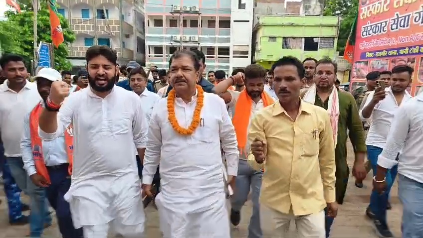 नालंदा: राजगीर में गरजे मंत्री दिलीप जायसवाल, विपक्ष पर साधा तीखा निशाना, बदलाव की बात करने वालों ने बिहार में एक स्कूल भी नहीं बनाया, राजनीति पर नहीं, स्कूल और अस्पताल बनाने पर खर्च करें पैसा' 3