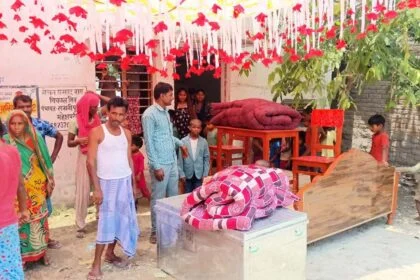 मदद की मिसाल: उजियारपुर में गरीब की बेटी की शादी के लिए आगे आए समाजसेवी राजू सहनी, दिया फर्नीचर और आर्थिक सहयोग 26