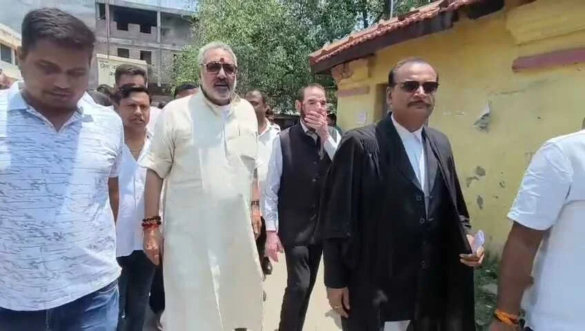 'तीन हाथ जमीन' मामले में केंद्रीय मंत्री गिरिराज सिंह को बड़ी राहत, एमपी-एमएलए कोर्ट से मिली जमानत 11