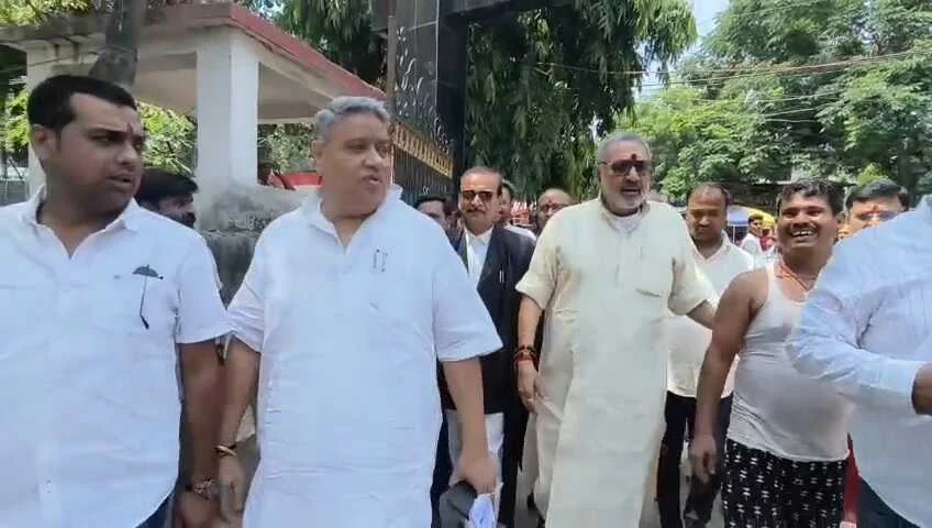 'तीन हाथ जमीन' मामले में केंद्रीय मंत्री गिरिराज सिंह को बड़ी राहत, एमपी-एमएलए कोर्ट से मिली जमानत 2