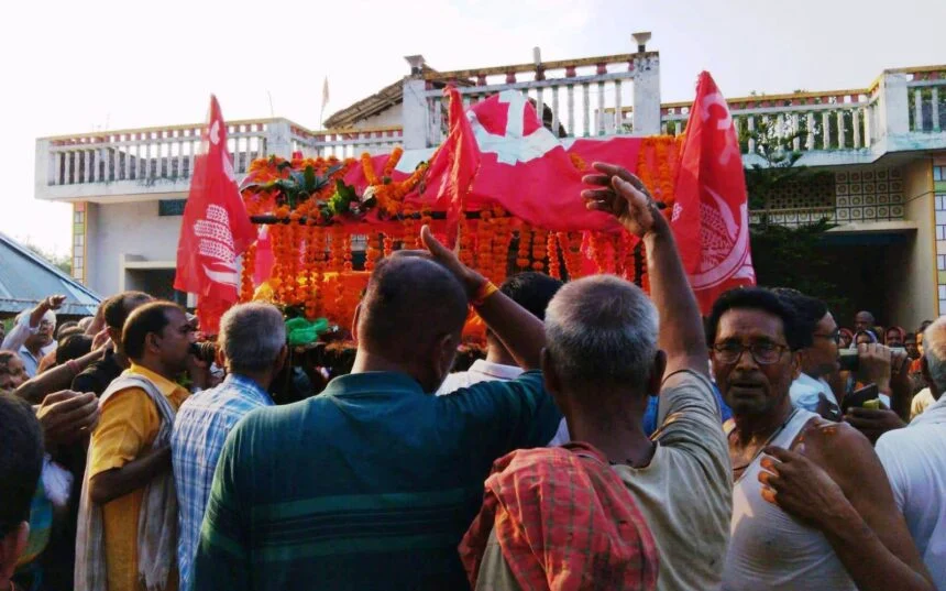 शोक में डूबा वीरपुर: पूर्व मुखिया व जिला पार्षद कामरेड रामविलास महतो के निधन पर उमड़ा जनसैलाब, नेताओं ने दिया 'लाल सलाम' 1