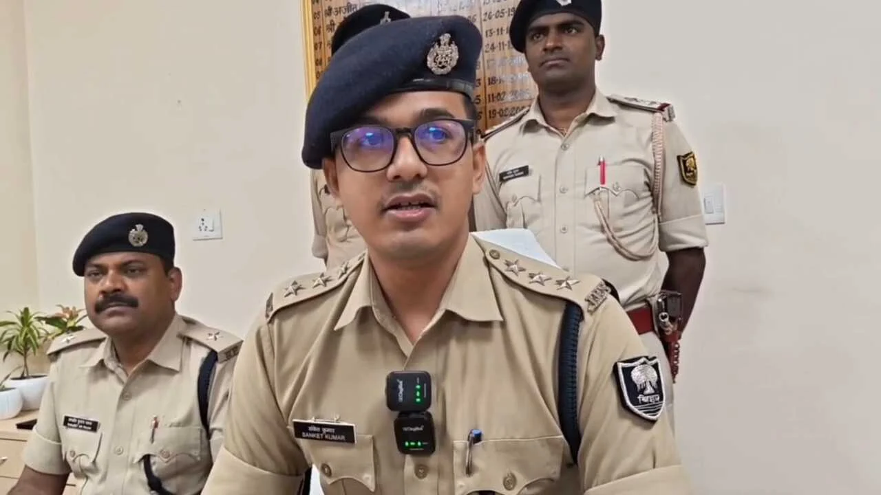नालंदा: लहेरी थाना पुलिस ने मदरसा गली में की बड़ी कार्रवाई, दो हथियार और तीन जिंदा कारतूस के साथ तीन कुख्यात अपराधी गिरफ्तार, बड़ी वारदात की फिराक में थे अपराधी 2