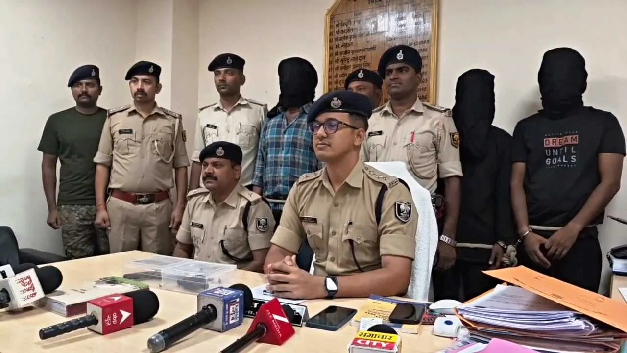 नालंदा: लहेरी थाना पुलिस ने मदरसा गली में की बड़ी कार्रवाई, दो हथियार और तीन जिंदा कारतूस के साथ तीन कुख्यात अपराधी गिरफ्तार, बड़ी वारदात की फिराक में थे अपराधी 7