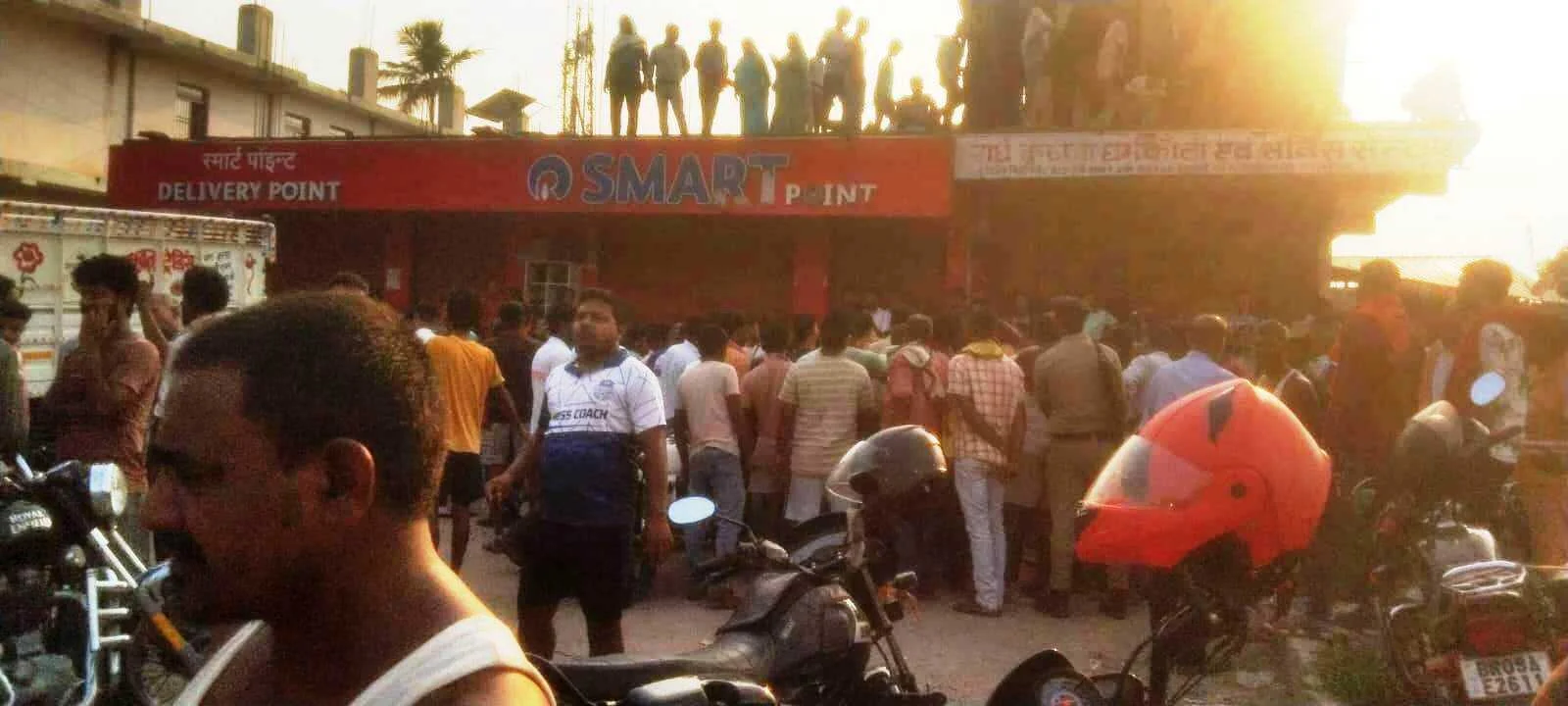 बेगूसराय: एनएच-31 पर अज्ञात वाहन की टक्कर से रिलायंस स्मार्ट प्वाइंट के डिलीवरी बॉय की दर्दनाक मौत, मचा कोहराम 3