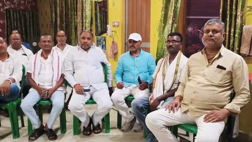 त्रिपुरारी उर्फ टीपी सिंह शहादत दिवस से पहले नालंदा में सियासी संग्राम, समर्थकों ने कार्यक्रम से बनाई दूरी, टीपी सिंह के नाम पर राजनीति का आरोप, पुराने समर्थकों ने खोला मोर्चा 3