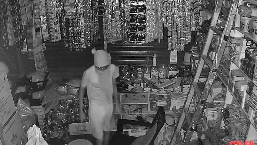 बेगूसराय के बलिया बाजार में किराना दुकान का ताला तोड़कर 50 हजार की चोरी, CCTV में कैद हुई वारदात 2