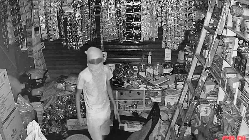 बेगूसराय के बलिया बाजार में किराना दुकान का ताला तोड़कर 50 हजार की चोरी, CCTV में कैद हुई वारदात 5