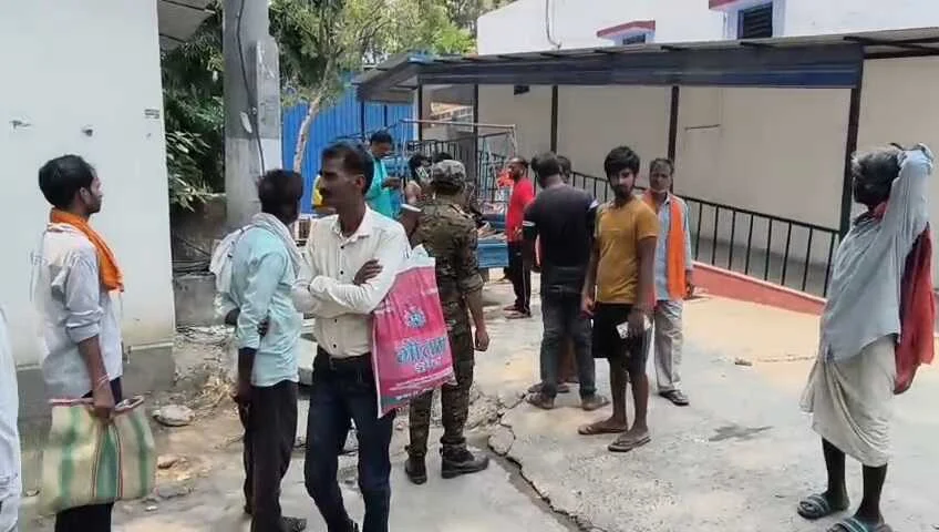 बेगूसराय में तेज रफ्तार का कहर: ट्रक ने स्कूटी सवार भाई-बहन को कुचला, बहन की मौके पर मौत; NH 31 जाम 2