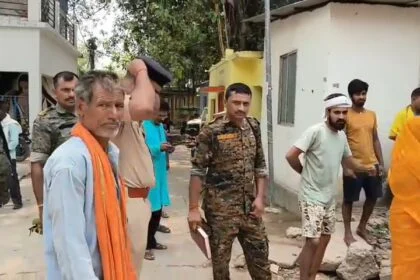 बेगूसराय में तेज रफ्तार का कहर: ट्रक ने स्कूटी सवार भाई-बहन को कुचला, बहन की मौके पर मौत; NH 31 जाम 8