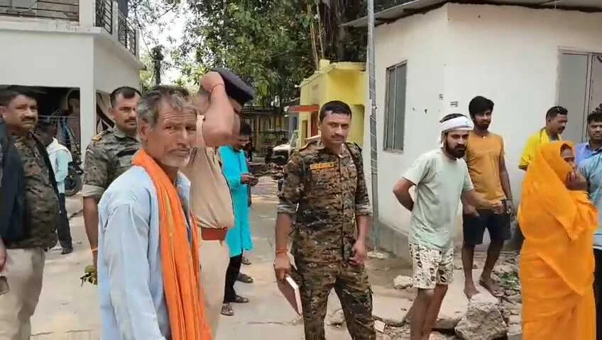 बेगूसराय में तेज रफ्तार का कहर: ट्रक ने स्कूटी सवार भाई-बहन को कुचला, बहन की मौके पर मौत; NH 31 जाम 6