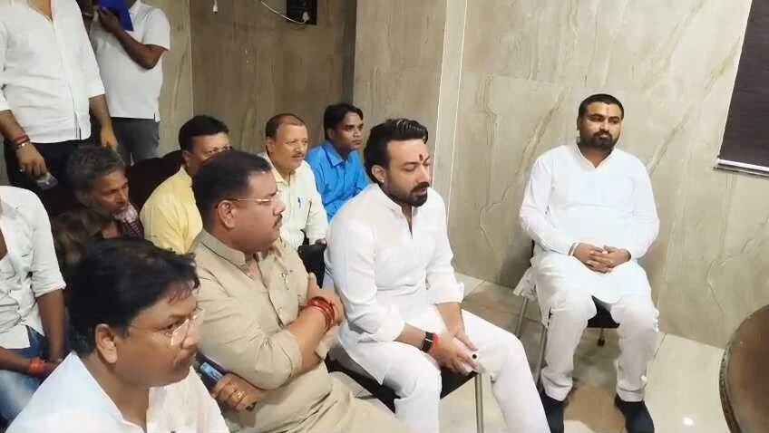 खगड़िया के चौथम में दुस्साहस: एक ही परिवार के 4 लोगों को बंधक बना धारदार हथियार से काटा, महिला की मौत, 3 गंभीर 4