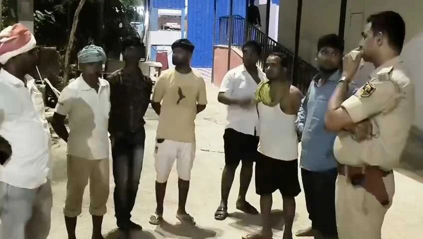 लापरवाही ने ली जान!  बेगूसराय में स्ट्रीट लाइट लगाने के दौरान करंट लगने से युवक की मौत, परिजनों का हंगामा 2