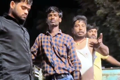लापरवाही ने ली जान!  बेगूसराय में स्ट्रीट लाइट लगाने के दौरान करंट लगने से युवक की मौत, परिजनों का हंगामा 6