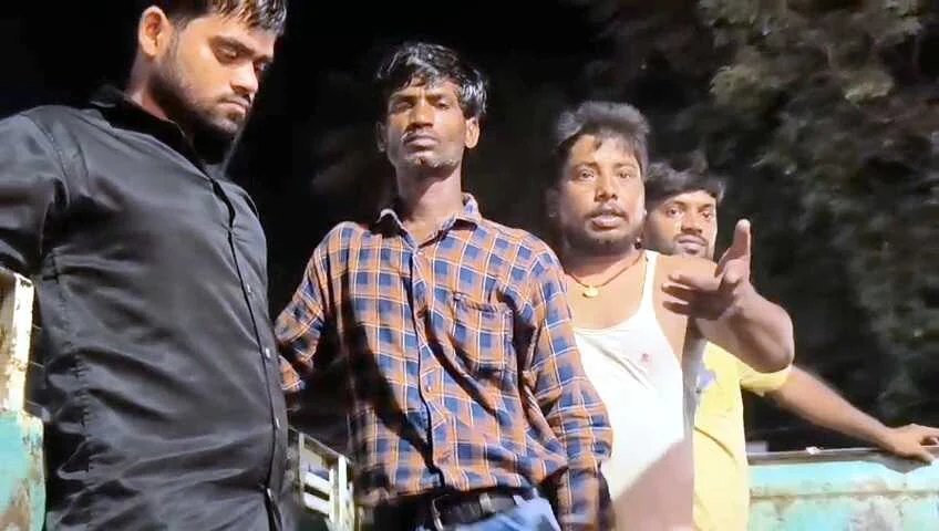 लापरवाही ने ली जान!  बेगूसराय में स्ट्रीट लाइट लगाने के दौरान करंट लगने से युवक की मौत, परिजनों का हंगामा 4