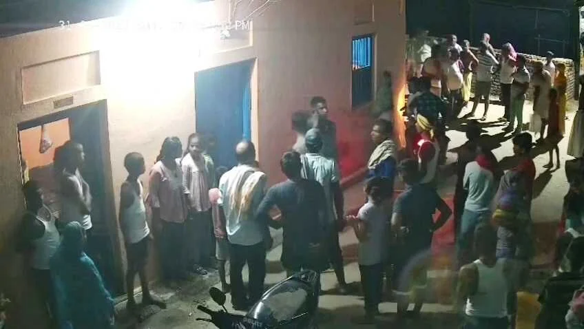 बेगूसराय में अपराधियों के हौसले बुलंद: तेघड़ा में चौकीदार को घेरकर बेरहमी से पीटा, सोशल मीडिया पर वीडियो वायरल 2