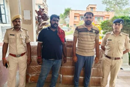 भगवानपुर पुलिस ने भारी मात्रा में विदेशी शराब के साथ दो तस्करों को दबोचा, वाहन व मोबाइल जब्त 6