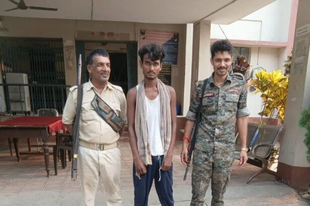 भगवानपुर पुलिस ने देशी शराब बनाने के उपकरण व 15 लीटर शराब के साथ एक कारोबारी को किया गिरफ्तार 5