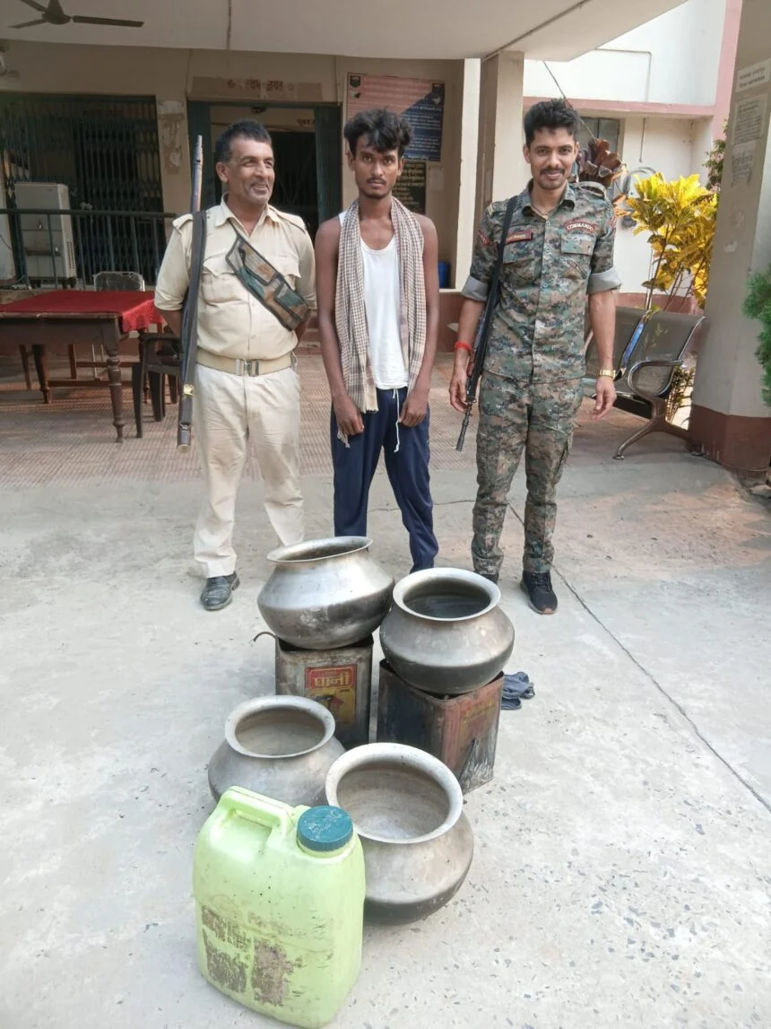भगवानपुर पुलिस ने देशी शराब बनाने के उपकरण व 15 लीटर शराब के साथ एक कारोबारी को किया गिरफ्तार 1