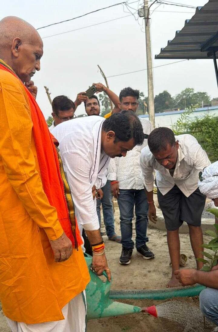 विश्व पर्यावरण दिवस पर तेघड़ा गौशाला परिसर में विधायक रजनीश कुमार ने किया वृक्षारोपण 2