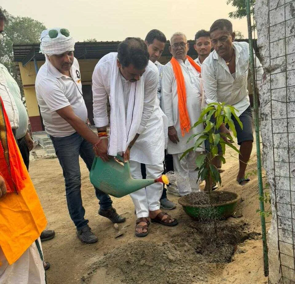 विश्व पर्यावरण दिवस पर तेघड़ा गौशाला परिसर में विधायक रजनीश कुमार ने किया वृक्षारोपण 3
