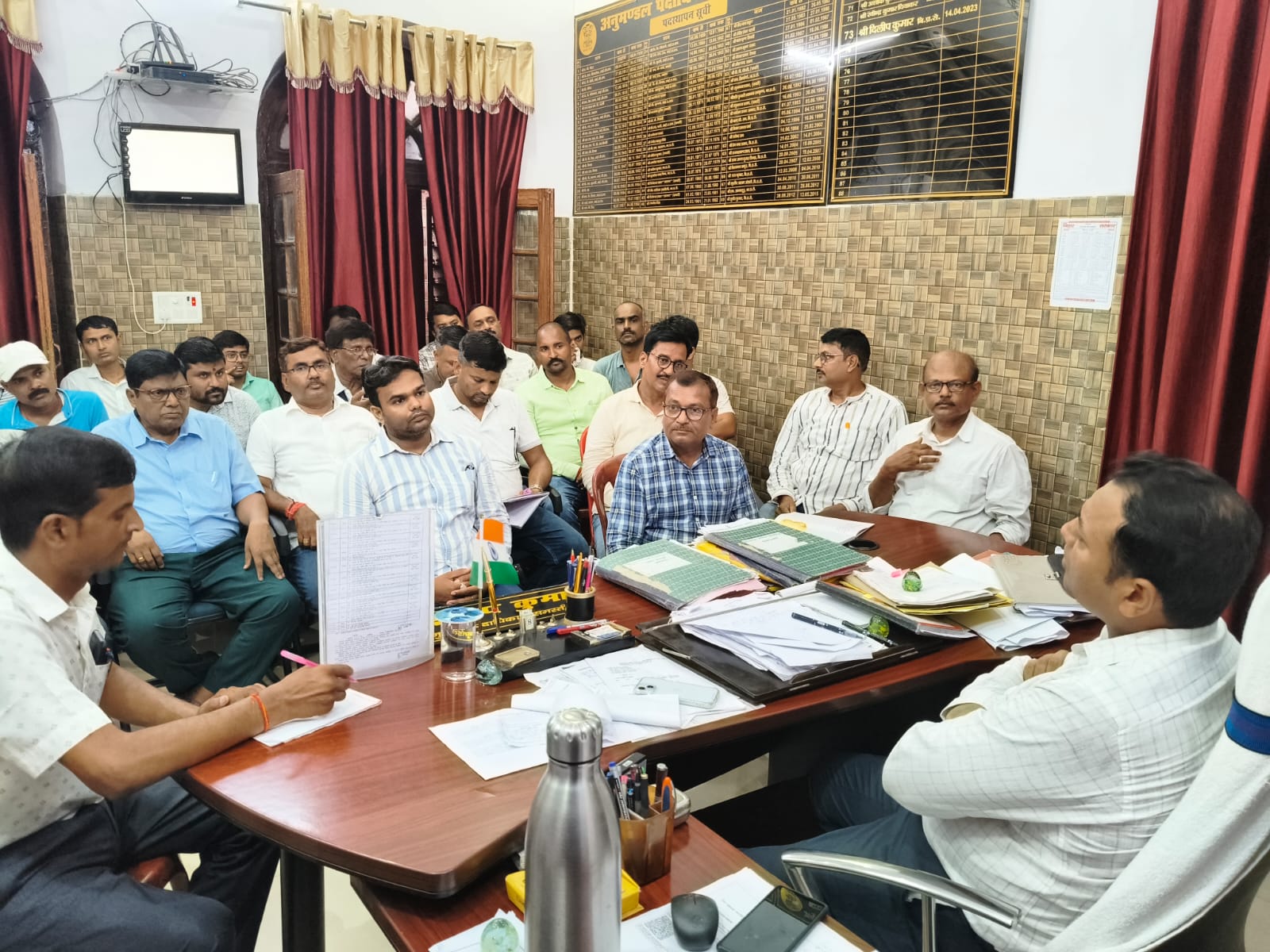 समस्तीपुर: 50 साल पुराने रेलवे ओवरब्रिज की होगी मरम्मत, आवश्यक वस्तुओं की आपूर्ति को लेकर SDO ने की बैठक 5