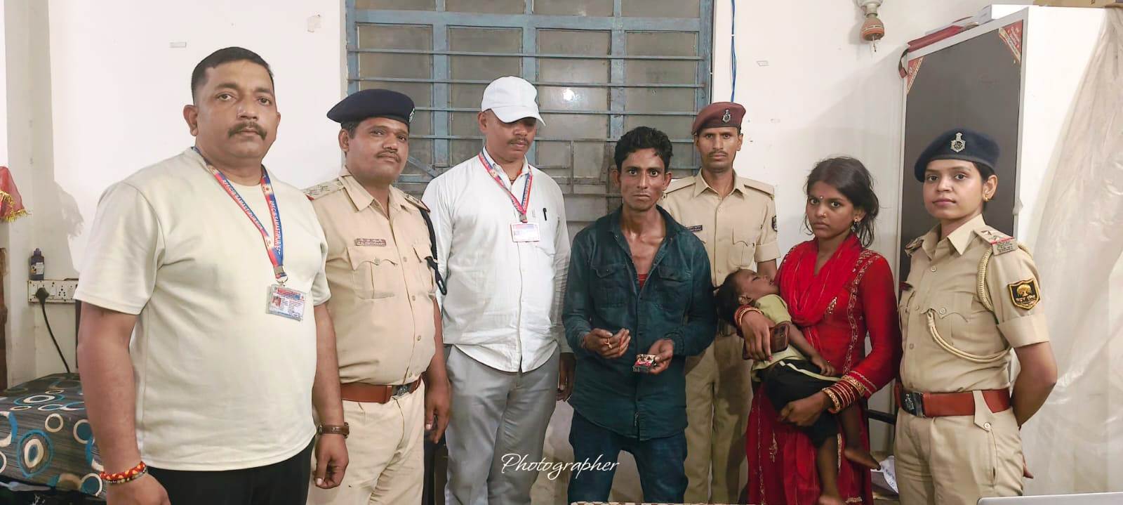 समस्तीपुर जंक्शन पर आरपीएफ व जीआरपी की तत्परता: जननायक एक्सप्रेस पकड़ने आई महिला के बच्चे के गले से सोने का लॉकेट काट भाग रहा शातिर चोर गिरफ्तार 6