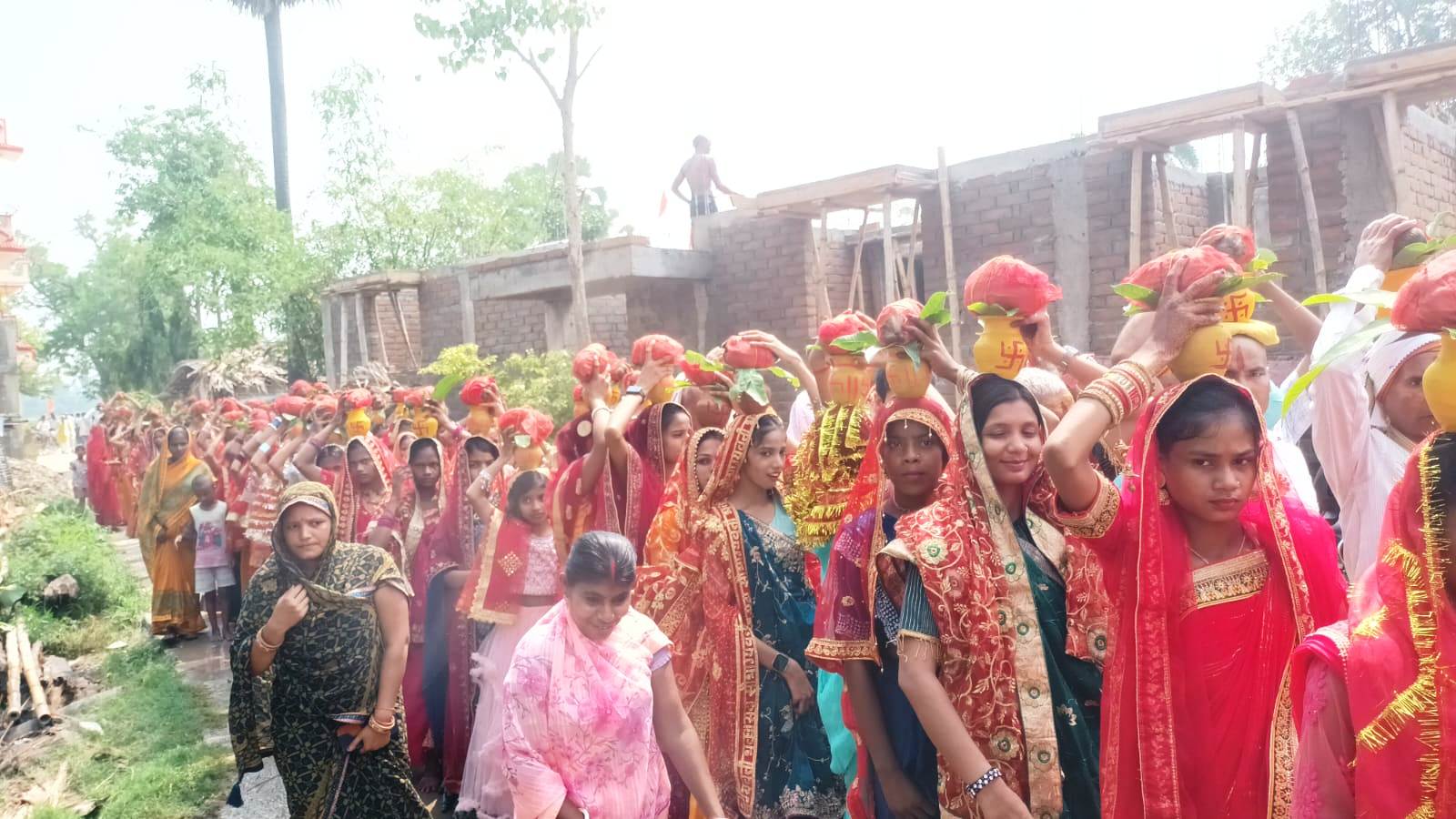 वीरपुर में महिनाथ स्थान ठाकुरबाड़ी में विष्णु महायज्ञ आज से, 101 कन्याओं ने निकाली भव्य कलश शोभायात्रा 3