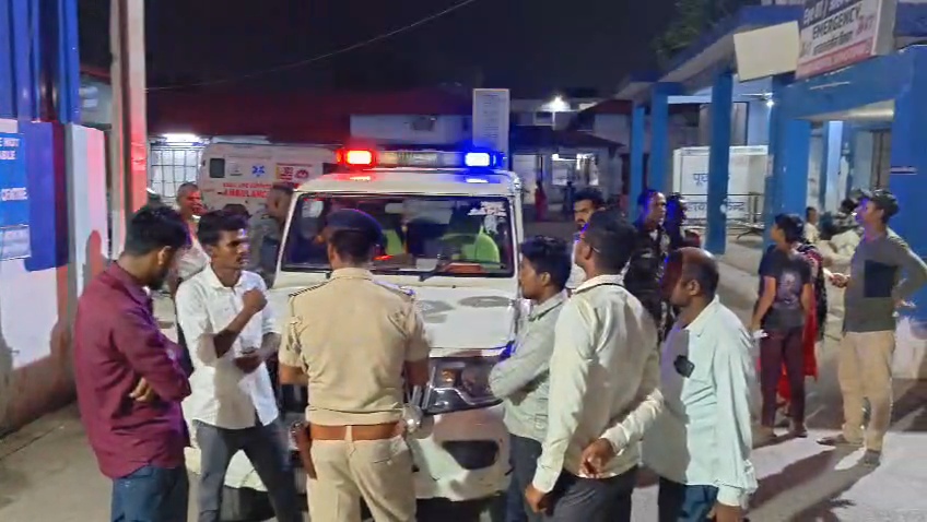 समस्तीपुर में कूरता: गांजा पीने से मना करने पर युवक को मारी चाकू, सदर अस्पताल में हंगामा 3